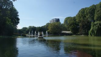 Zoo See Richtung Schwarzwaldhalle.JPG