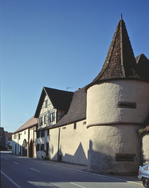 Datei:Mühlhausen Schloss Straßenseite.jpg