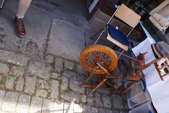 Spinnrad eim Fest Schafhof.JPG