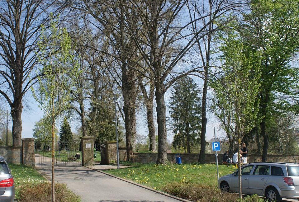 Datei:Oberer Eingang Friedhof Knittlingen.jpg