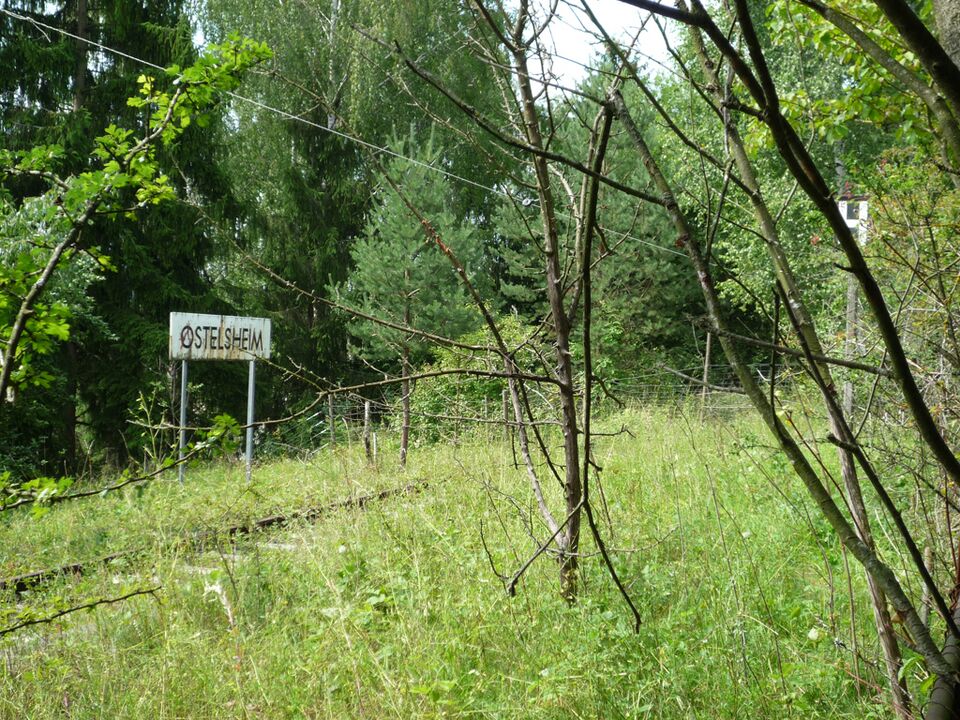 Datei:Ostelsheim-Bahnsteig.jpg