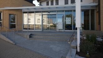 Raiffeisenbank Kieselbronn Eingang.jpg