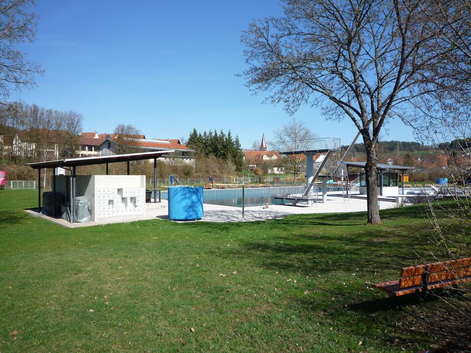 Datei:Stammheim-SChwimmbad-2.jpg