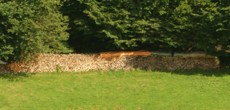 Datei:Brennholzstapel im Oberen Gaistal.JPG