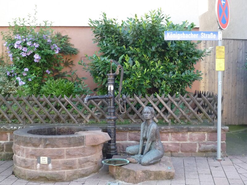 Datei:Wilferdingen-Brunnen-Koenigsbacher-Str.jpg