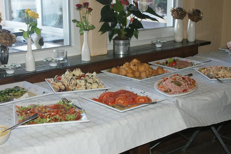 Datei:Buffet im Café Zauberberg.JPG