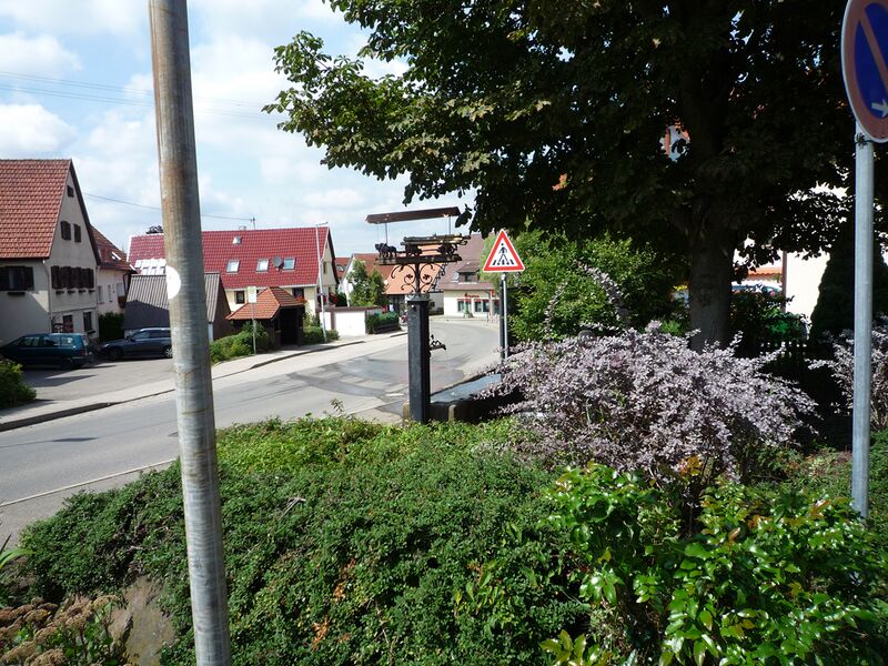 Datei:Möttlingen-Brunnen-.jpg