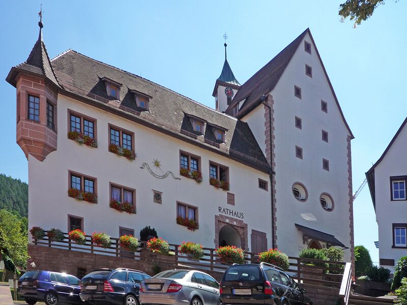 Datei:Rohrdorf-Rathaus-Kirche.jpg