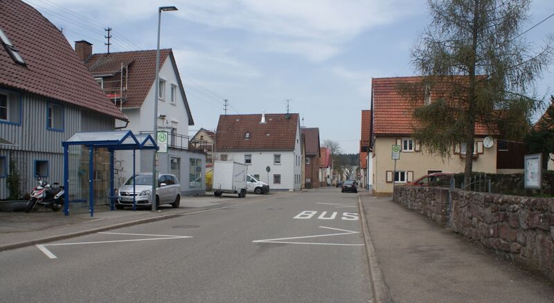 Datei:Straße beim Friedhof Neuhengstett.JPG