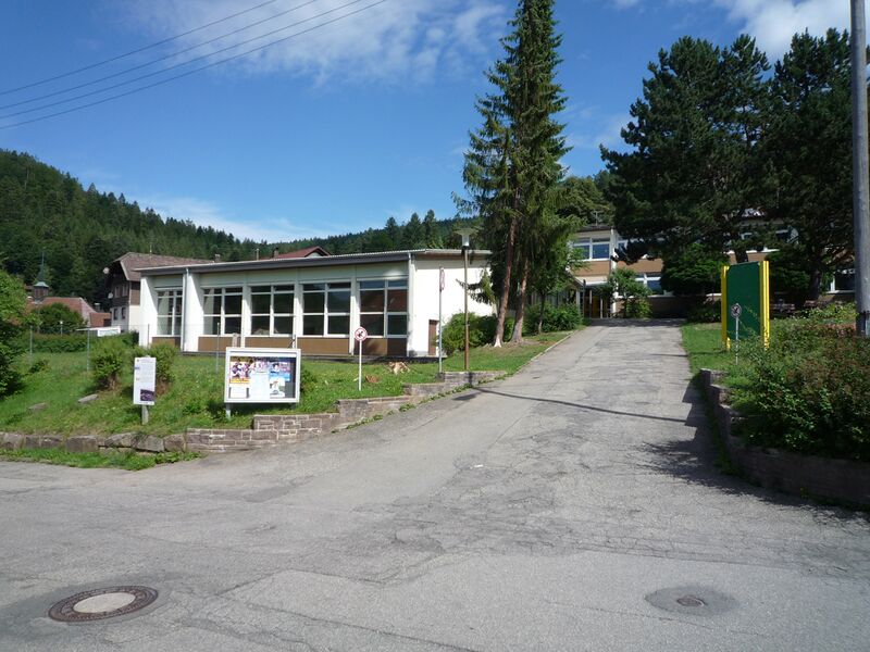 Datei:Sprollenhaus-Turnhalle.Schule.jpg