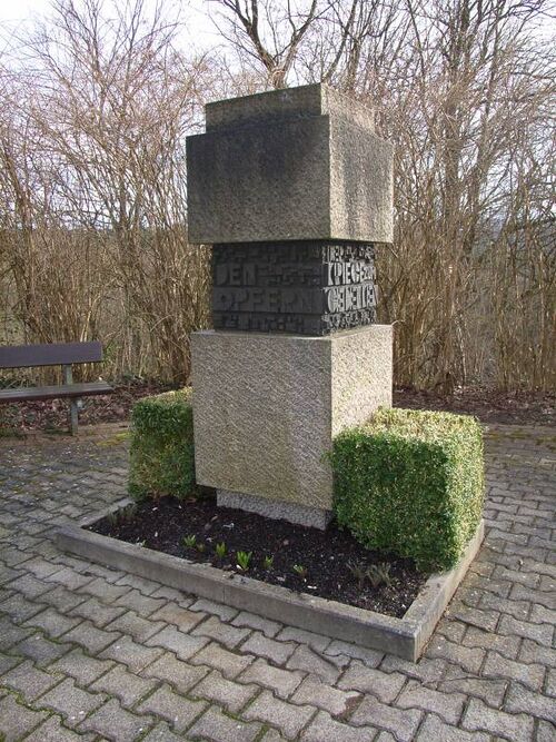 Datei:Hufd Kriegsopferdenkmal.jpg
