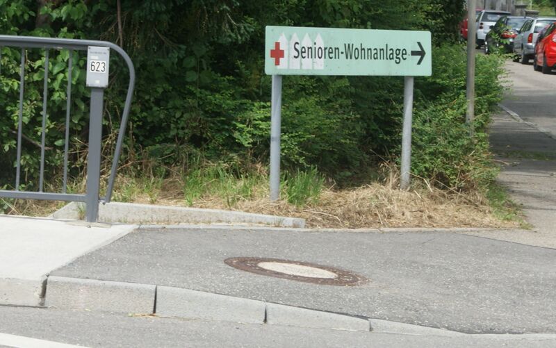 Datei:Senioren-Wohnanlage Schild Neuenbürg.JPG