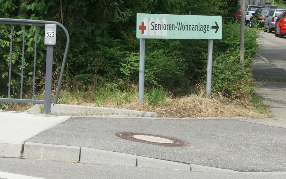 Datei:Senioren-Wohnanlage Schild Neuenbürg.JPG