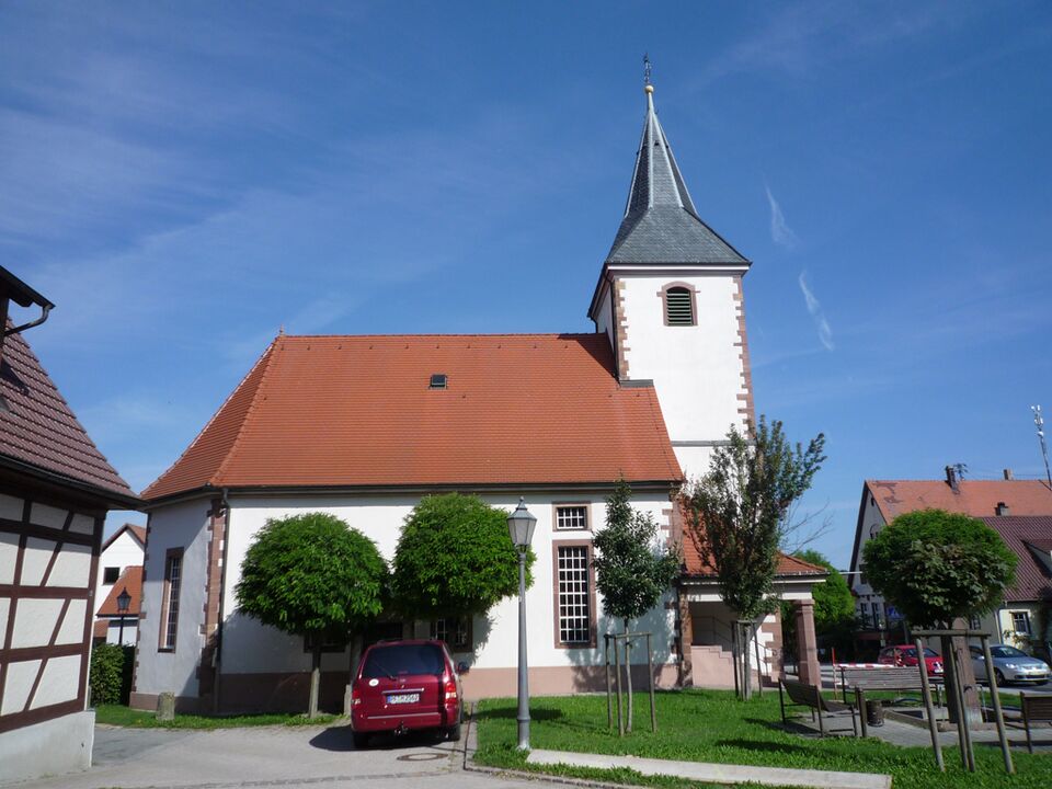 Datei:Pinache-Kirche.jpg