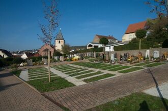 Friedhof Eisingen Reihengrabfeld 2019.JPG