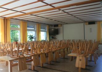 Lehrsaal in der Aschehütte.jpg