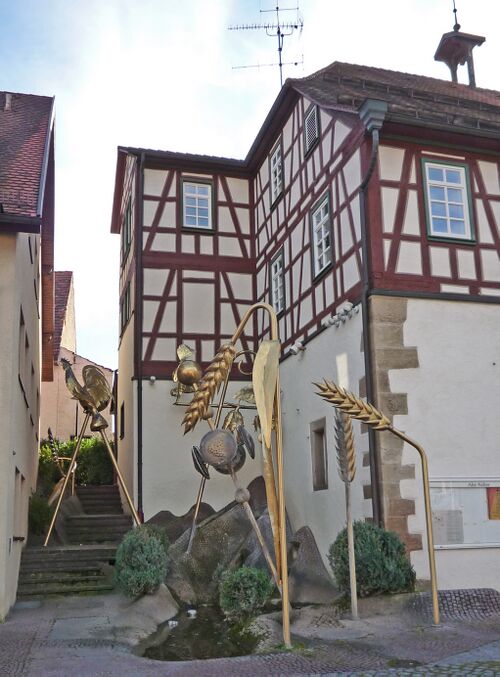 Datei:Moensheim-Alte-Kelter-Brunnen.jpg