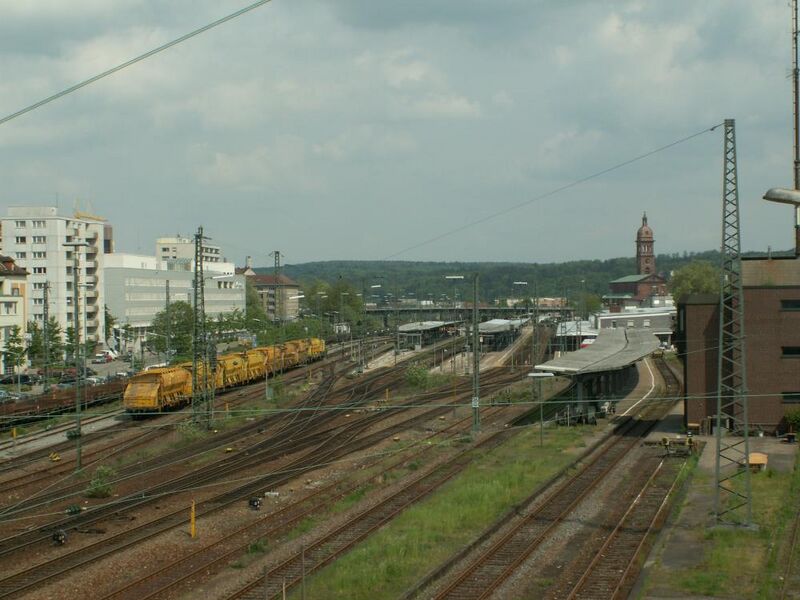 Datei:Pf hbf von-westen 2006.jpg