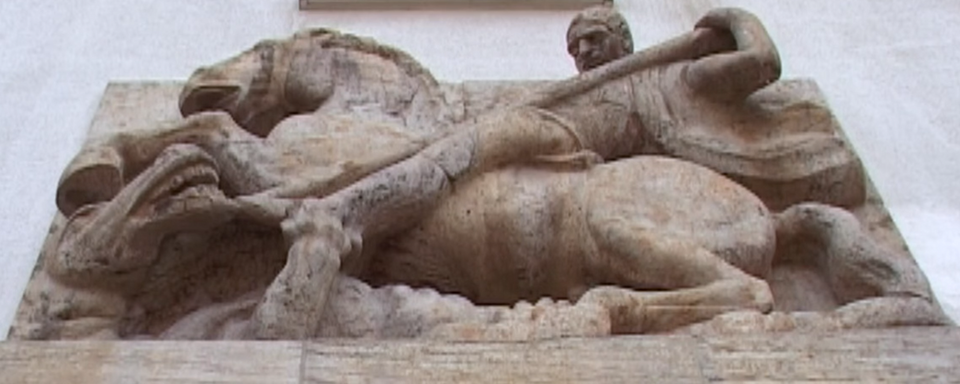 Datei:Pforzheim, Buckenberg- (Burnol-) Kaserne, Wandrelief Hl. Georg, als Drachentöter zu Pferde (2).png