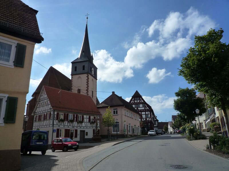 Datei:Tiefenbronn-Ortsmitte.jpg