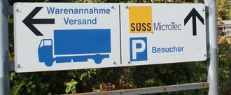 Wegweiser zur Warenannahme Süs.JPG