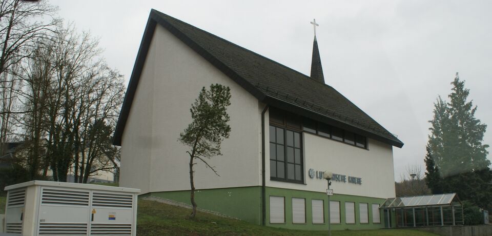 Datei:Kirche Jugenzentrum Sperlingshof.jpg