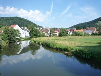 Unterreichenbach-Blick-ueber-Nagold.jpg