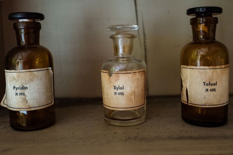 Datei:GHV Apotheke-Glasflasche-Lösungsmittel.JPG