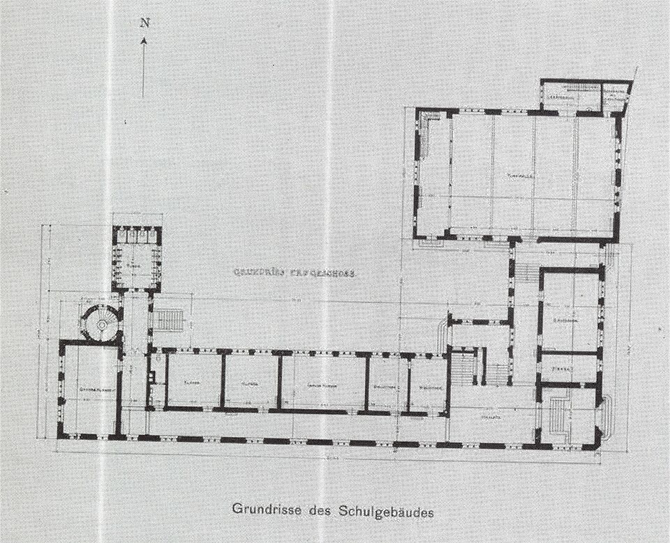 Datei:Pforzheim, Altes Reuchlin-Gymnasium, Simmlerstraße Ecke Goethestraße, Einweihung am 9.2.1905, Entwurf Bezirksbauinspektor Heinrich Henz, Grundriss Erdgeschoss.jpg