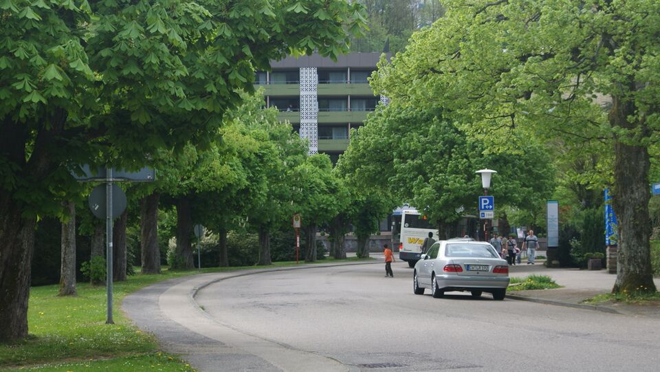Datei:Bahnhofstraße Richtung Ettlinger Straße.JPG