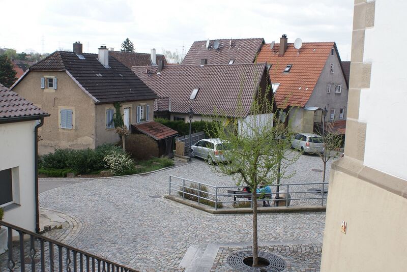 Datei:Blick zum Kirchplatz.jpg