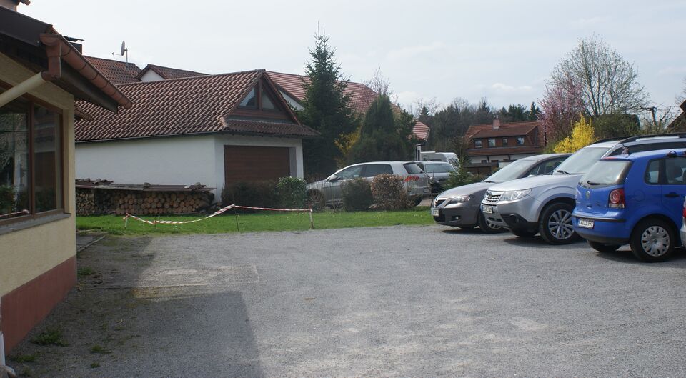Datei:Parkplatz Rote Erde.JPG