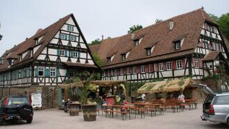 Fachwerk im Klosterhof Maulbronn.JPG