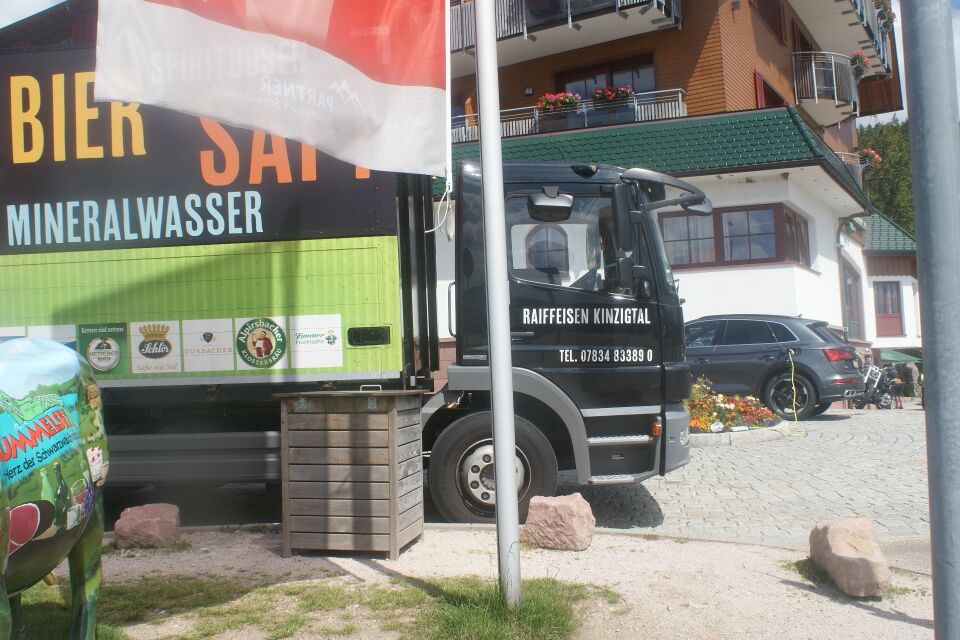 Datei:Raiffeisen-Lieferfahrzeug.JPG