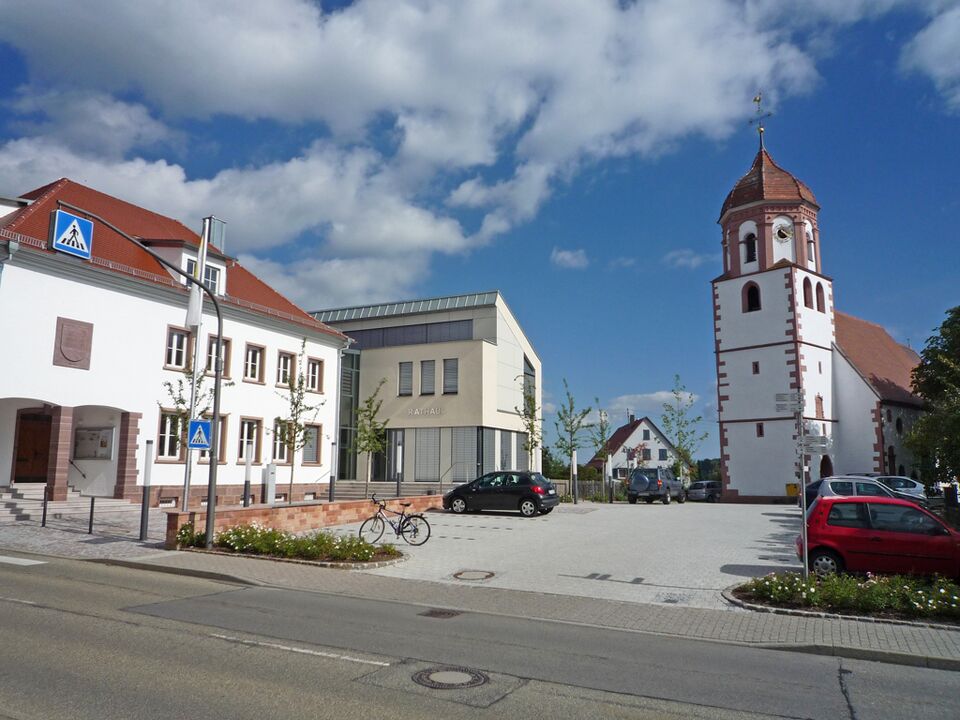 Datei:Neuhausen-St-Urban-und-Vitus-Rathaus.jpg