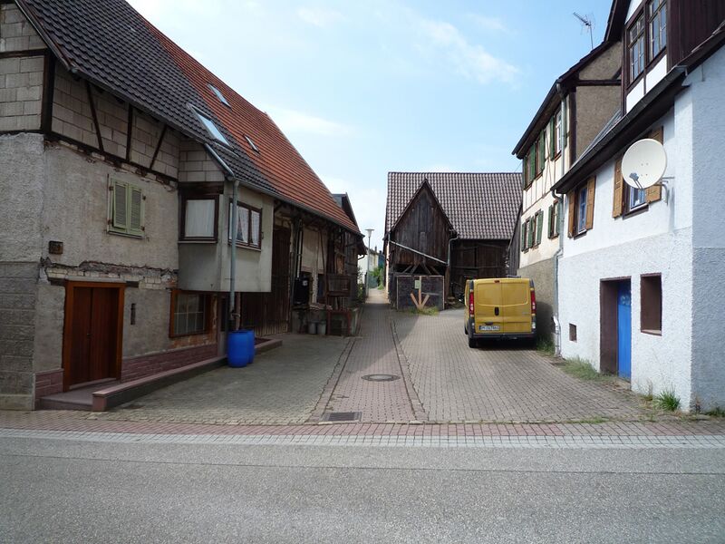 Datei:Weiler-Fußweg-Obere-Dorfstrasse.jpg