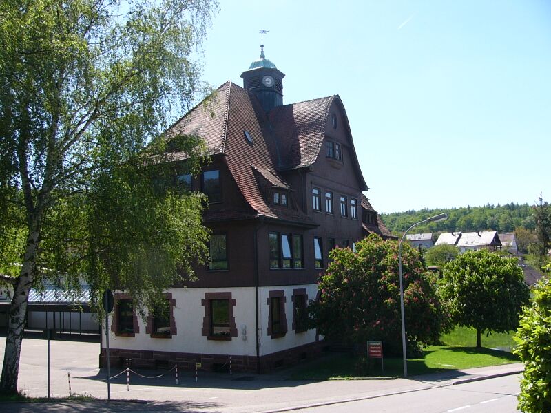 Datei:Arnbach Schule.jpg