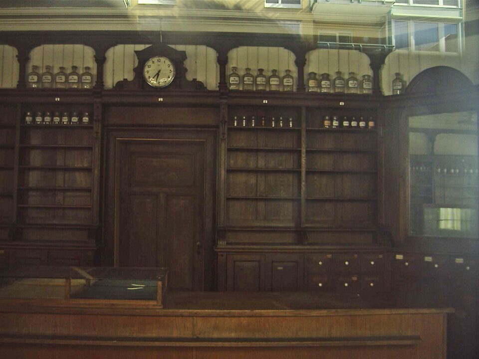 Datei:AlteApothekeInnen.jpg