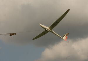 Segelflugzeug beim Start.JPG