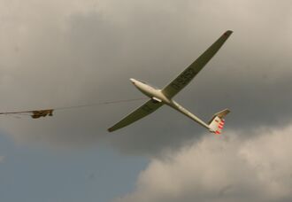 Segelflugzeug beim Start.JPG