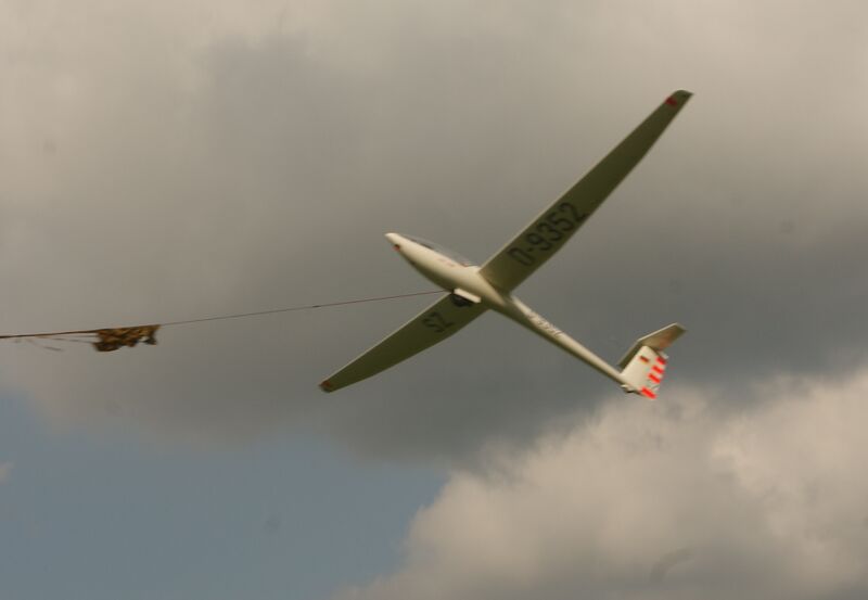 Datei:Segelflugzeug beim Start.JPG