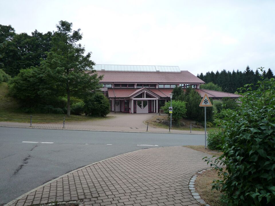 Datei:Dennach-Sporthalle-Feuerwehr.jpg