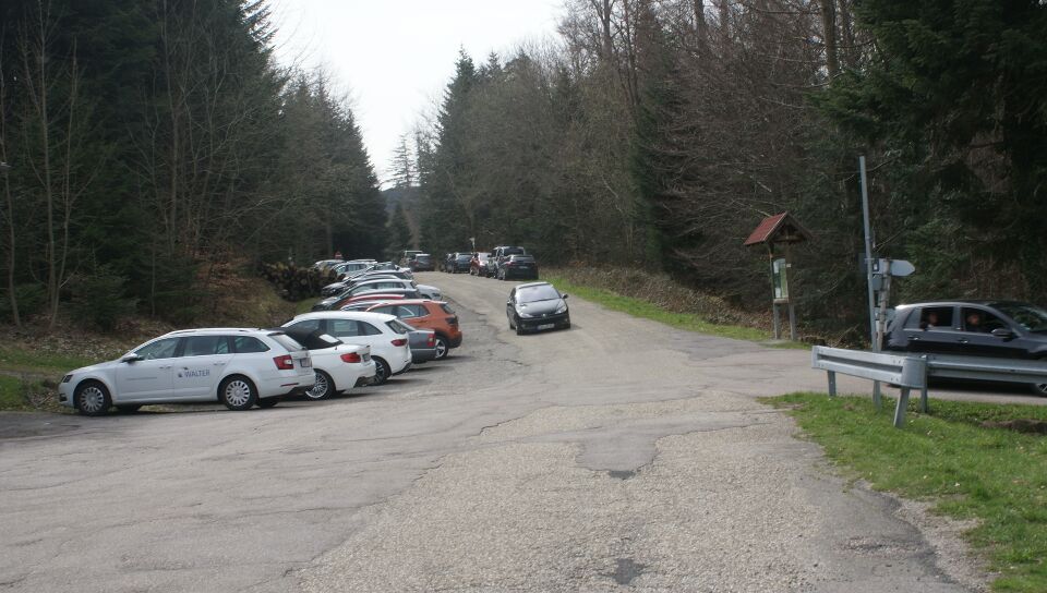Datei:Parkplätze Oberes Gaistal.JPG