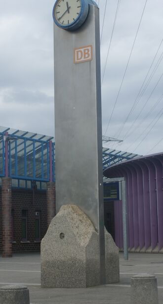 Uhr bei Bahnhof Vaihingen.JPG