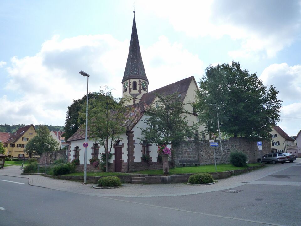 Datei:Althengstett-Kirche-Pumpenhaus.jpg