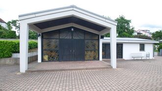 Friedhof Eisingen Trauerhalle.jpg