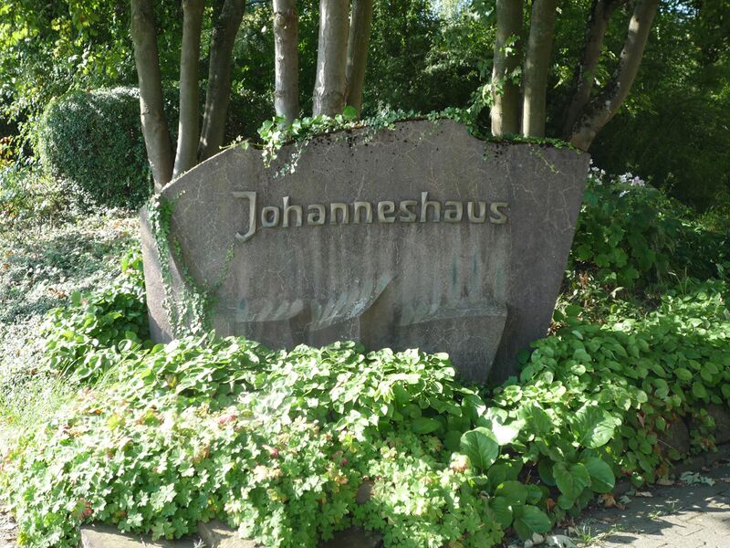 Datei:Oeschelbronn-Johanneshaus-Stein.jpg