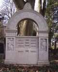 Jüdischer Friedhof, Familiengrab Kahn, gestaltet von Emil Dittler