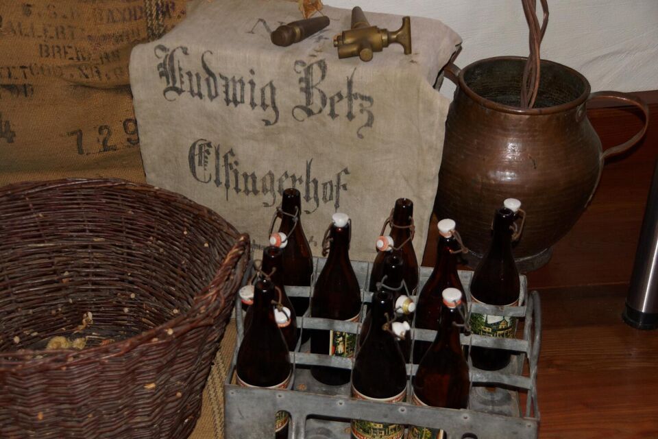 Datei:GHV Schaf-Bierkasten.jpg