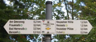 Wegweiser Grenzweg in Neusatz.jpg